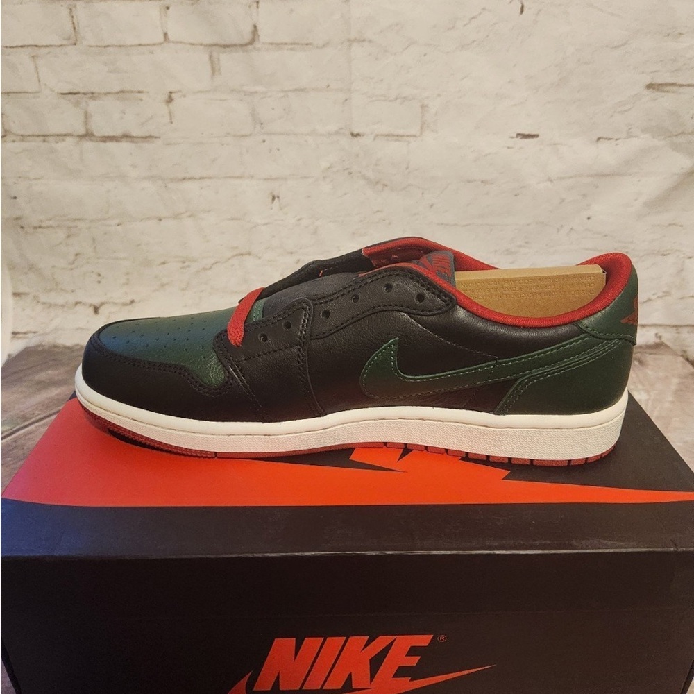 Nike Women Black and Dark Green Sneakers